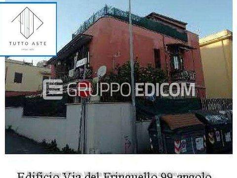 Appartamento in Via del Fringuello, 99, Torre Maura, Roma