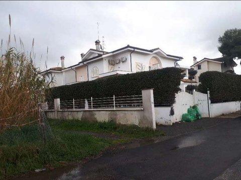 Villa in Via Agropoli, s.n.c, Fregene, Fiumicino