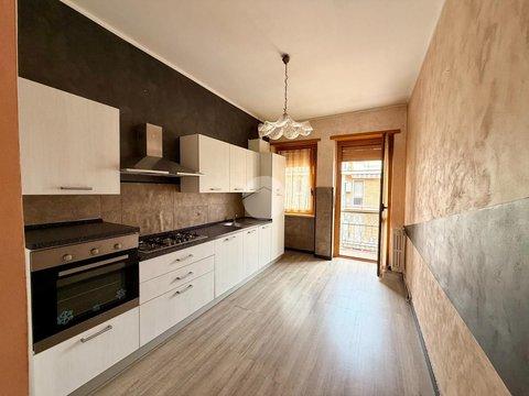 Trilocale in Via Giosuè Borsi, 117, Lucento, Torino