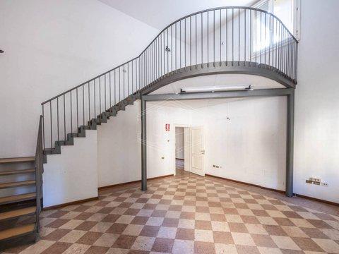 Quadrilocale in Strada Maggiore, Centro Storico, Bologna