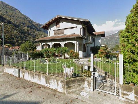 Villa in via Tavagnasco, 7, Quincinetto