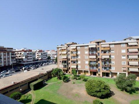 Trilocale in Via delle Azzorre, Ostia Ponente, Roma