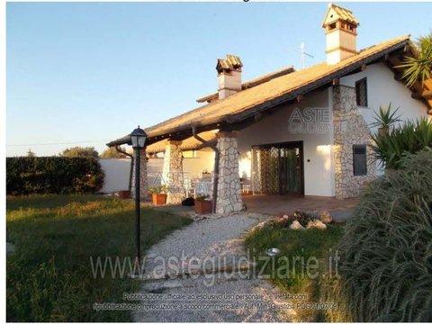 Villetta a schiera in Via Mar dei Sargassi, 8, Colli di Enea-Torvaianica Alta-Campo Jemini, Pomezia