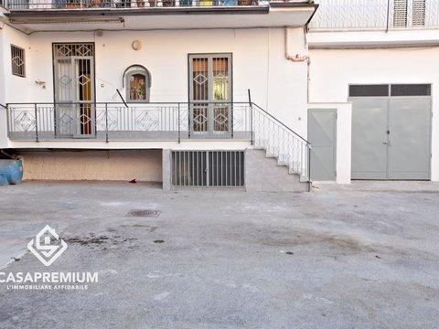Trilocale in Via San Cuono s.n.c, Centro Città - Centro Storico, Acerra