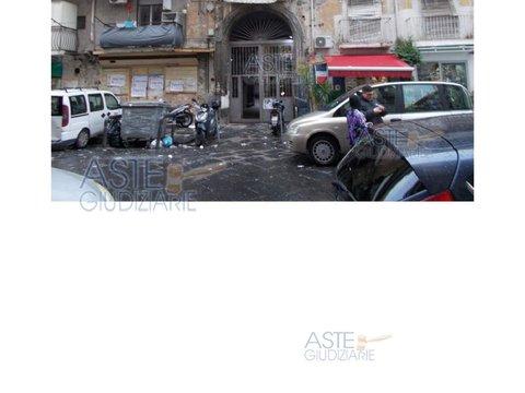 Appartamento in Via Sant' Antonio Abate, s.n.c, San Lorenzo, Napoli
