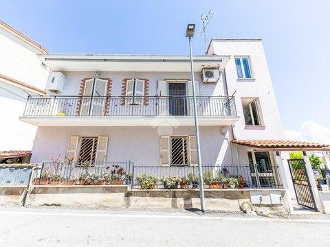 Bilocale in Via degli Amarilli, 13, Collefiorito, Guidonia Montecelio