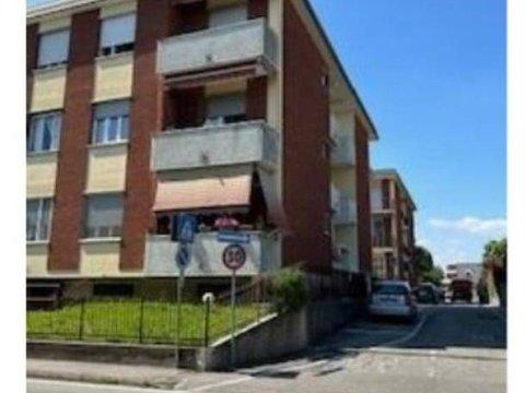 Trilocale in Via G. Carducci, 8, Cambiago