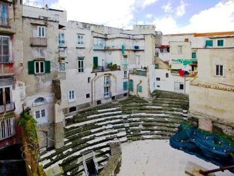 Trilocale in Via San Paolo, San Lorenzo, Napoli