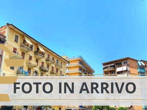 Trilocale in Piazza Spartaco, 27, Centro Città, Castellammare di Stabia