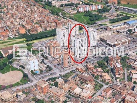 Trilocale in Via Domenico Parasacchi, Torre Angela, Roma