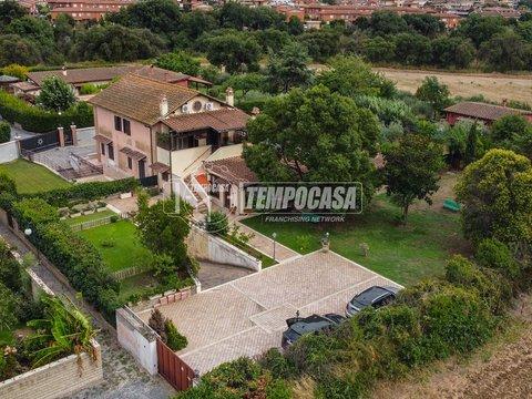 Appartamento su due piani in Via Cesira Fiori, 55, Ottavia, Roma