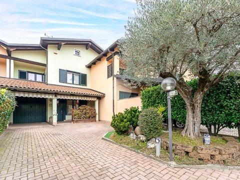 Villetta a schiera in Via Domenico Vallero, 5, San Maurizio Canavese