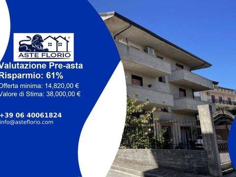 Trilocale in Via Piana degli Albanesi, Borghesiana - Finocchio, Roma