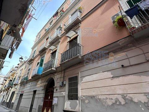 Trilocale in 2 Vico Abolitomonte, 37, Centro Storico, Torre del Greco