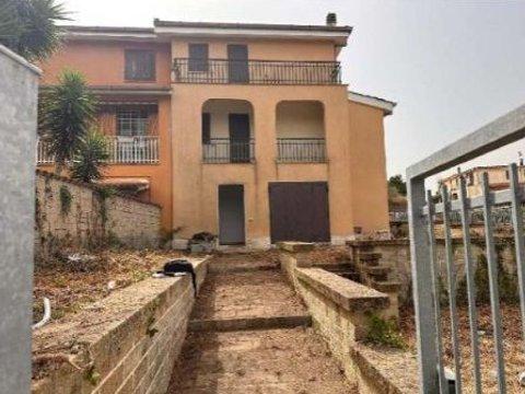 Appartamento su due piani in Via Montagnano, 54, Montagnano, Ardea