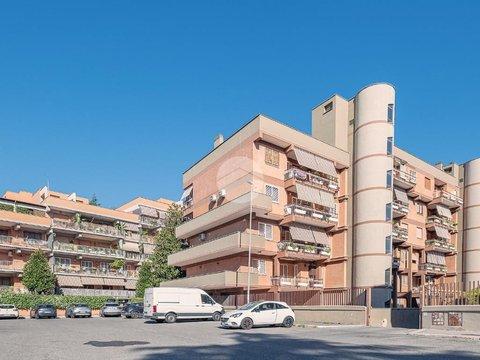 Quadrilocale in Via Umberto Saba, Eur - Ferratella, Roma