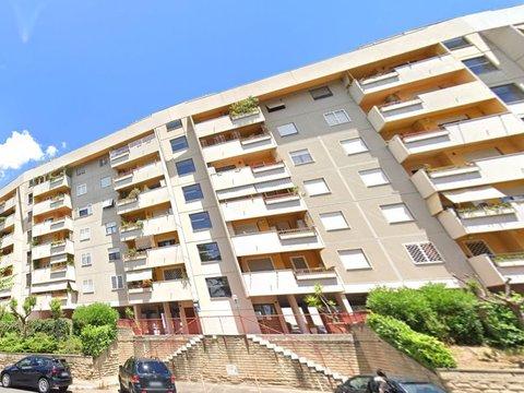 Trilocale in viale Lina Cavalieri, 94, Serpentara, Roma