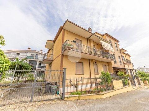Trilocale in Via del Fosso dell'Osa, 426, Lunghezza - Villaggio Prenestino, Roma
