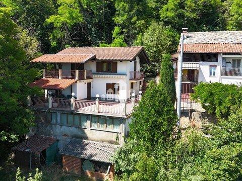 Casa indipendente in via Piloni, 8, Chiesanuova