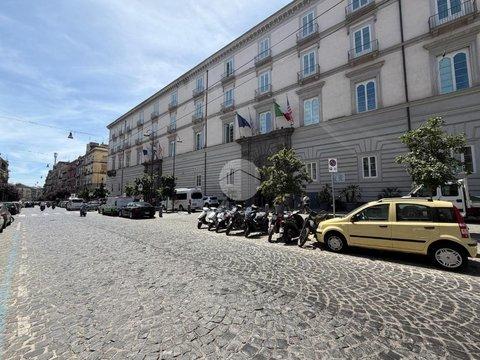 Quadrilocale in Via Carbonara, 102, San Lorenzo, Napoli
