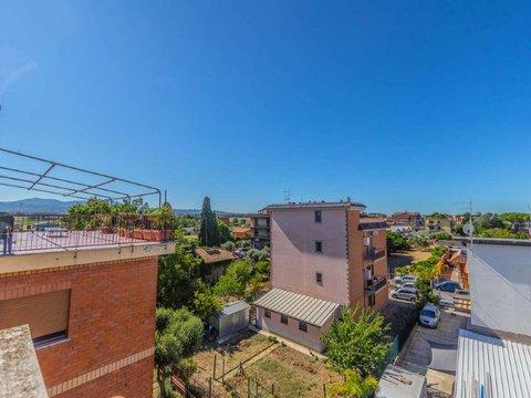 Trilocale in Via Roberto Paribeni, Gregna di Sant'Andrea, Roma