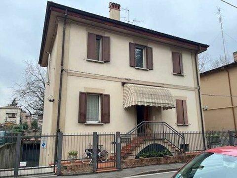 Villetta bifamiliare in Via Andrea da Faenza, 64, Navile - Bolognina, Bologna