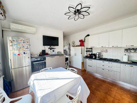 Bilocale in Viale degli Eroi di Cefalonia, 113, Spinaceto - Tor dè Cenci, Roma