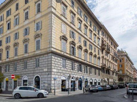 Quadrilocale in Via Principe Amedeo, Termini - Castro Pretorio, Roma