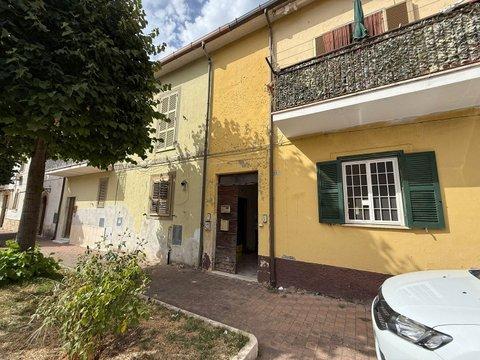 Trilocale in Piazza istide cornoldi, 18, Palombara Sabina