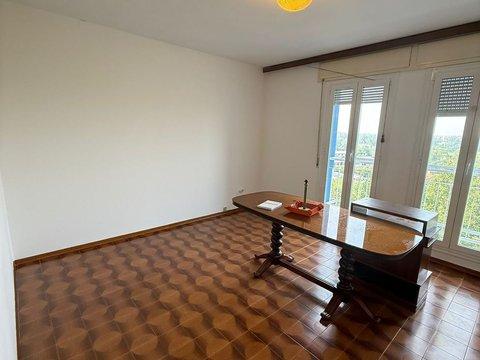 Trilocale in Via Costantino Baroni, 158, Gratosoglio, Milano
