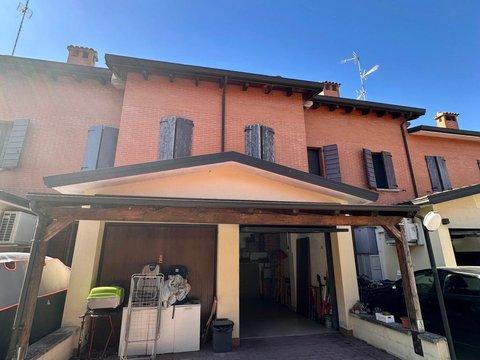 Villetta a schiera in Via Vittime delle Foibe, 15, Crevalcore