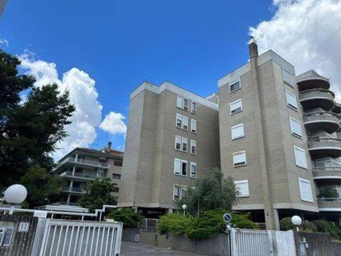 Trilocale in via Rivarone, 13, Aurelia - Val Cannuta - Ergifee, Roma