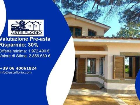 Villa in Via Santa Croce, Frascati