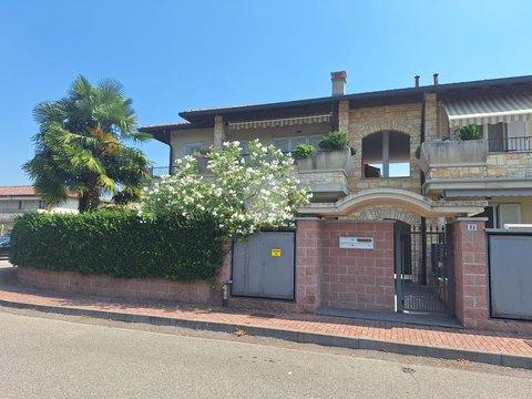 Trilocale in Via Montello, 45, Marcallo con Casone
