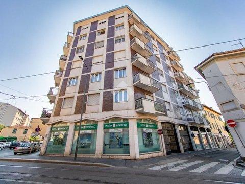 Trilocale in Via Paulucci di Calboli Fulcieri, 32, Niguarda, Milano