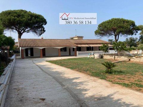Casa indipendente in Via del Cinema, 103, Falasche, Anzio