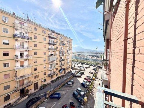 Trilocale in Via della Stadera, 64, Poggioreale, Napoli