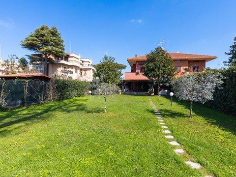 Villa in Via Stesicoro, s.n.c, Axa, Roma