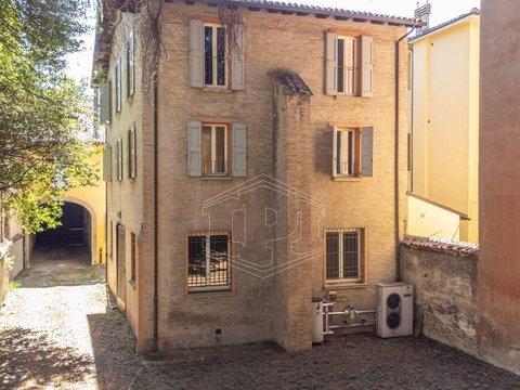 Bilocale in Strada Maggiore, Centro Storico, Bologna