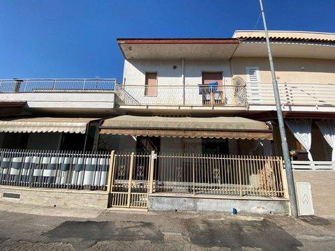 Villetta bifamiliare in corso Italia, Saviano
