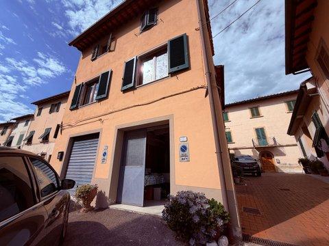 Appartamento in Via Roma, 10, Castelnuovo d'Elsa, Castelfiorentino