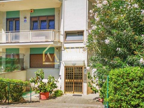 Trilocale in Via delle Tartane, Ostia Levante, Roma