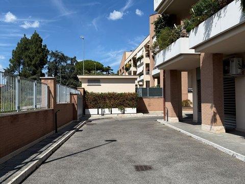 Bilocale in Via Appia Nuova, 795, Tor Fiscale, Roma