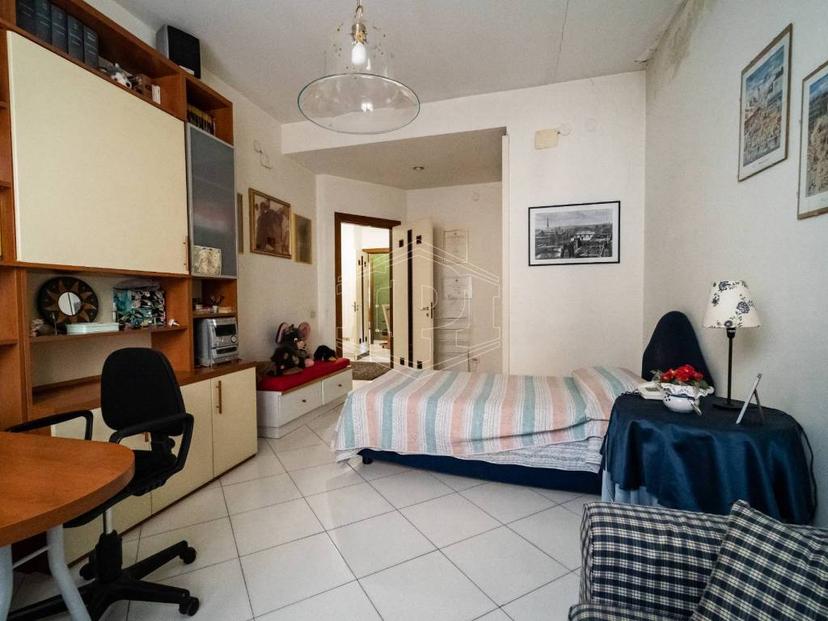 Villa unifamiliare via Bernardo Cavallino 51, Rione Alto, Napoli