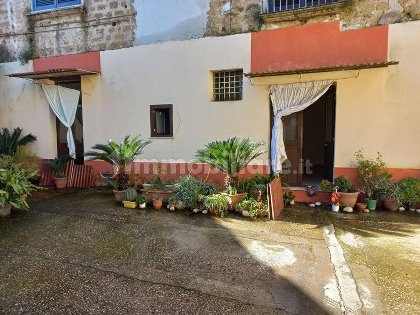 Villa unifamiliare piazza Francesco Crispi 30, Frattaminore