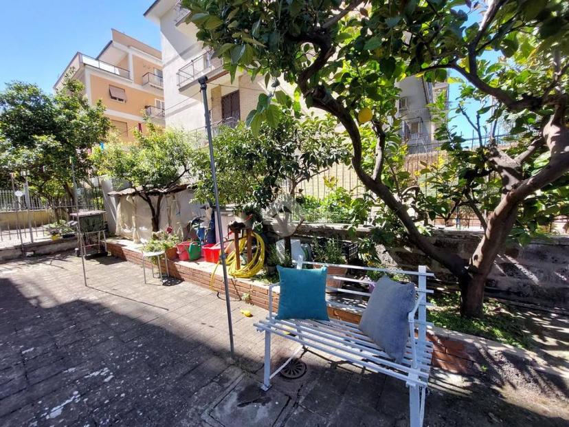 Trilocale viale Anicio Gallo 192, Cinecittà, Roma