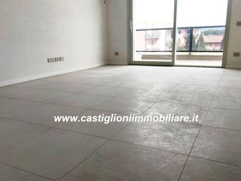 Bilocale nuovo, quarto piano, Centro, Magenta