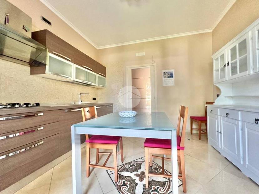 Quadrilocale viale Menna 12, Centro, Mugnano di Napoli