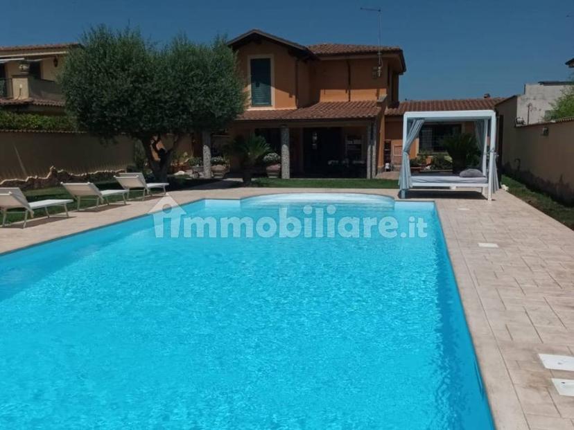 Villa unifamiliare via Alà dei Sardi 7, Rocca Cencia, Roma