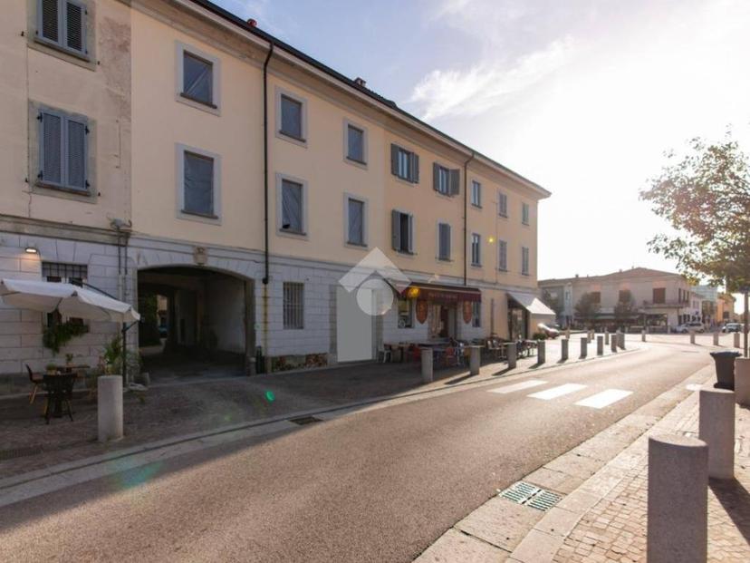 Trilocale largo Vittorio Veneto 1, Centro, Lainate